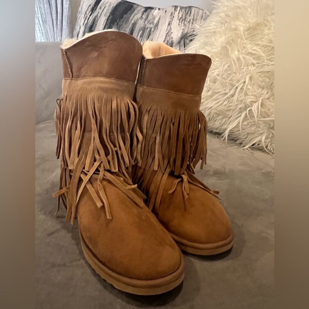 Koolaburra Fringe Boots women size 9 never worn